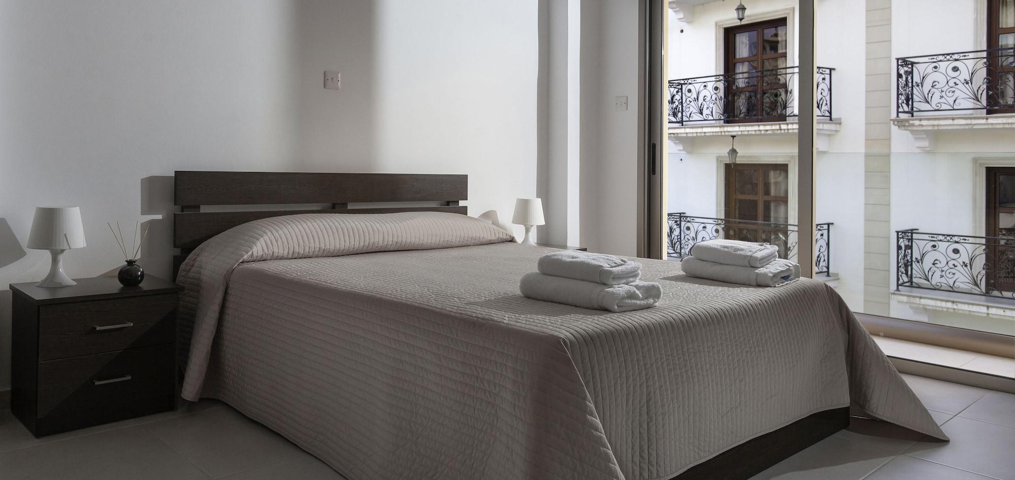 Qcc Residence Ларнака Екстериор снимка