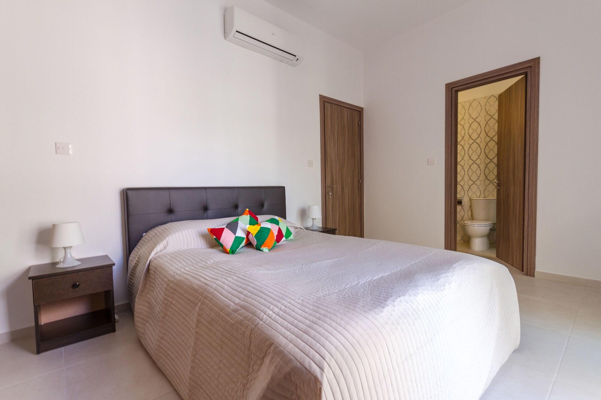 Qcc Residence Ларнака Екстериор снимка